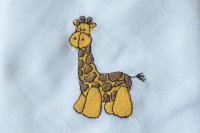 Nuschi mit Stickmuster Giraffe, 60x60 cm, reine Bio-Baumwolle